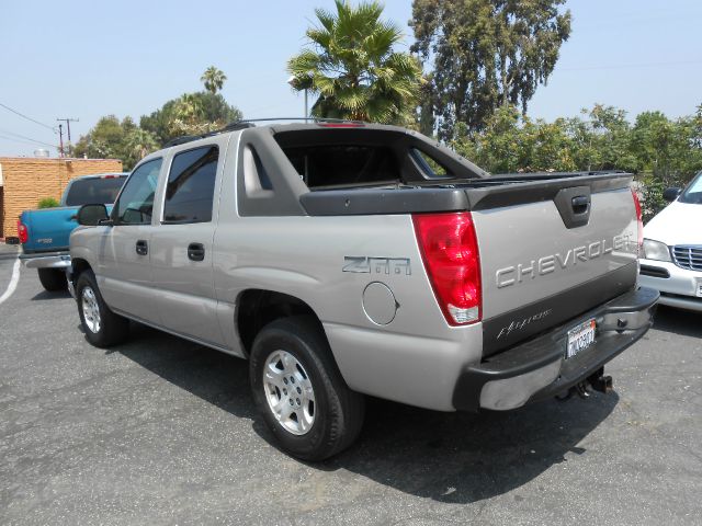 2004 Chevrolet Avalanche C350 4dr Sdn 3.5L Sport RWD Sedan