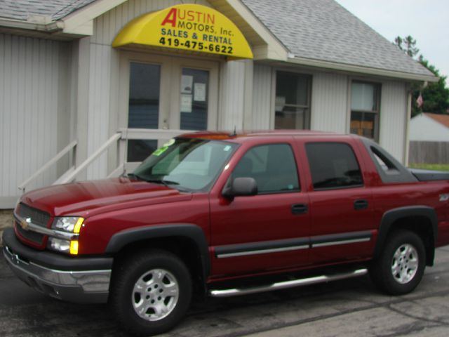 2004 Chevrolet Avalanche C350 4dr Sdn 3.5L Sport RWD Sedan