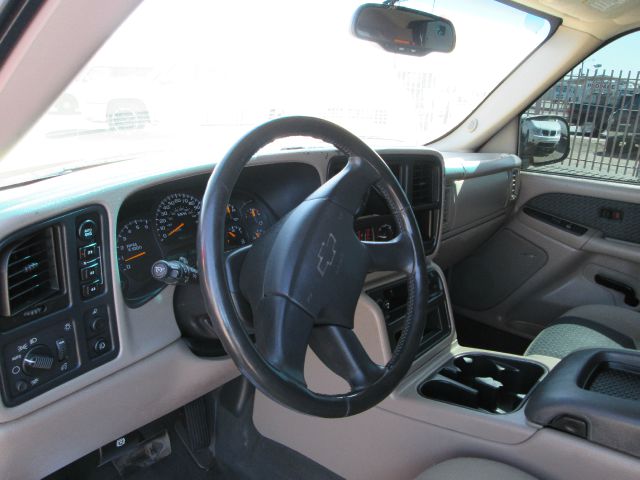 2004 Chevrolet Avalanche C350 4dr Sdn 3.5L Sport RWD Sedan