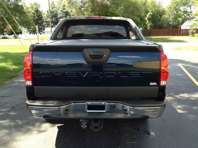 2004 Chevrolet Avalanche C350 4dr Sdn 3.5L Sport RWD Sedan