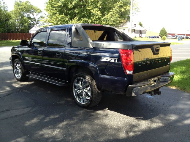 2004 Chevrolet Avalanche C350 4dr Sdn 3.5L Sport RWD Sedan