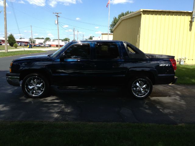 2004 Chevrolet Avalanche C350 4dr Sdn 3.5L Sport RWD Sedan