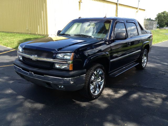 2004 Chevrolet Avalanche C350 4dr Sdn 3.5L Sport RWD Sedan