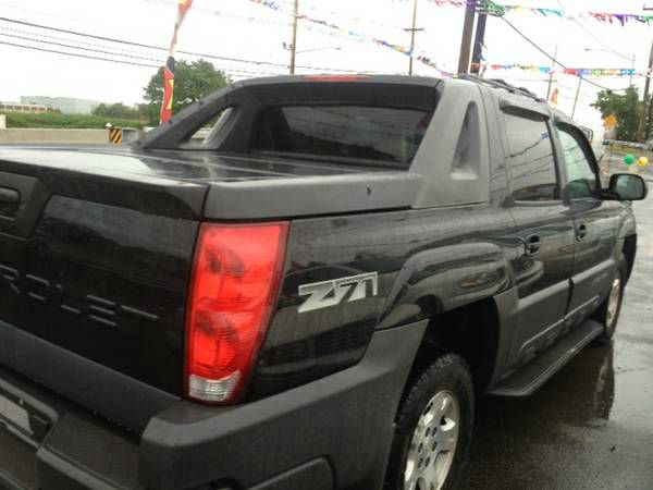 2004 Chevrolet Avalanche Unknown