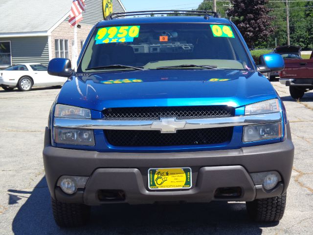 2004 Chevrolet Avalanche C350 4dr Sdn 3.5L Sport RWD Sedan