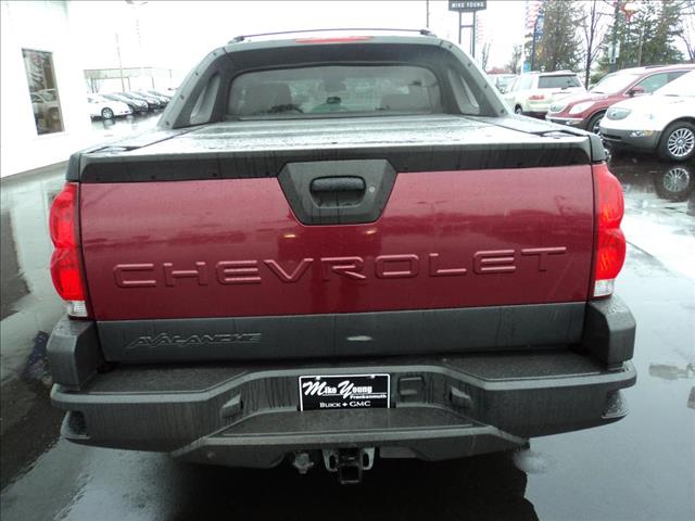 2004 Chevrolet Avalanche Base