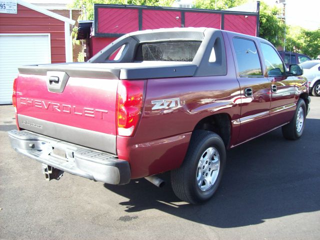 2004 Chevrolet Avalanche C350 4dr Sdn 3.5L Sport RWD Sedan