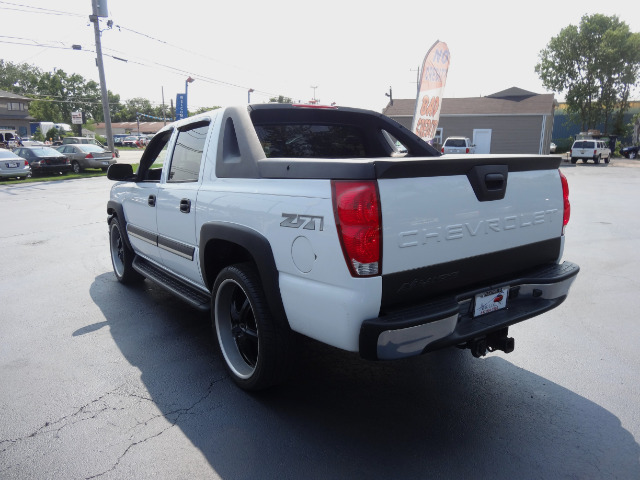 2004 Chevrolet Avalanche C350 4dr Sdn 3.5L Sport RWD Sedan