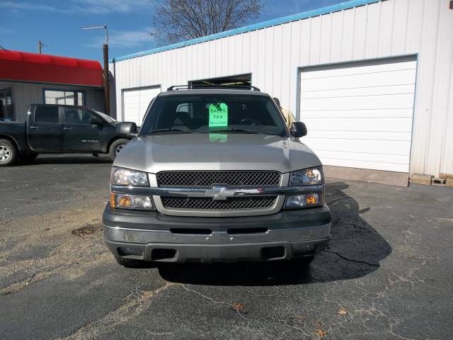 2004 Chevrolet Avalanche Base