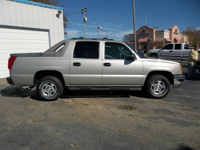 2004 Chevrolet Avalanche Base