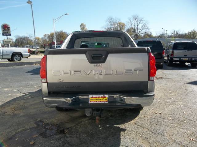 2004 Chevrolet Avalanche Base