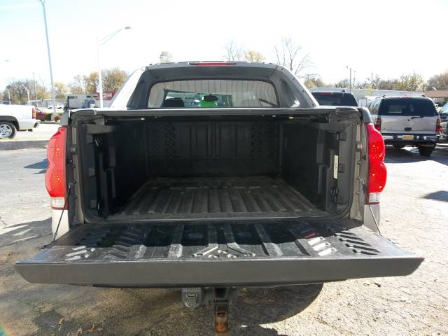 2004 Chevrolet Avalanche Base