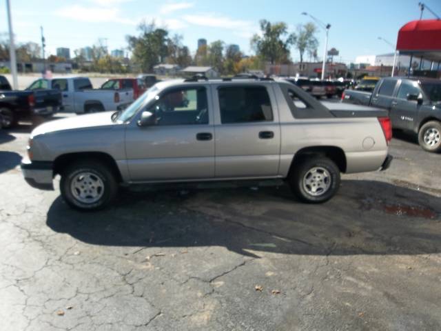 2004 Chevrolet Avalanche Base