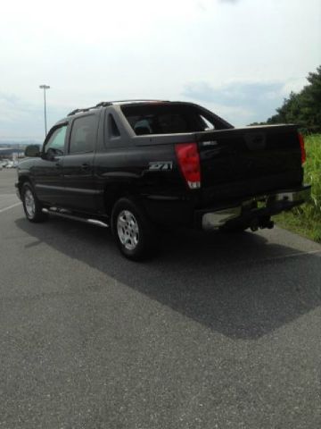 2004 Chevrolet Avalanche C350 4dr Sdn 3.5L Sport RWD Sedan