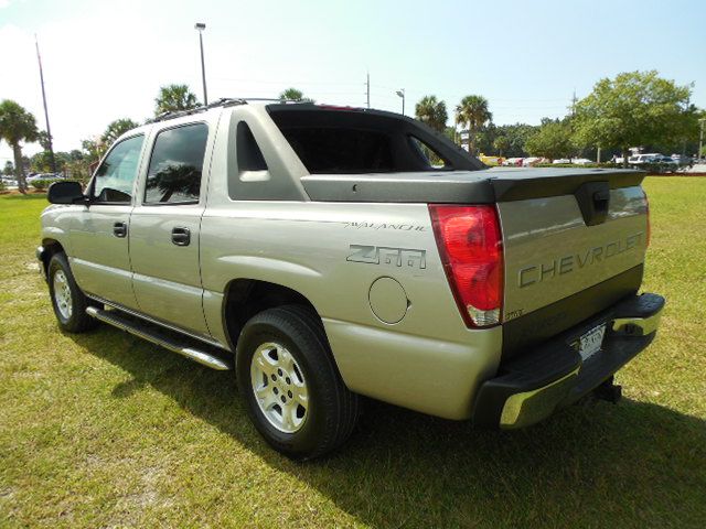 2004 Chevrolet Avalanche C350 4dr Sdn 3.5L Sport RWD Sedan