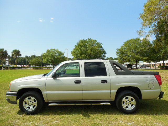 2004 Chevrolet Avalanche C350 4dr Sdn 3.5L Sport RWD Sedan