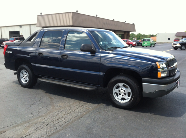 2004 Chevrolet Avalanche C350 4dr Sdn 3.5L Sport RWD Sedan