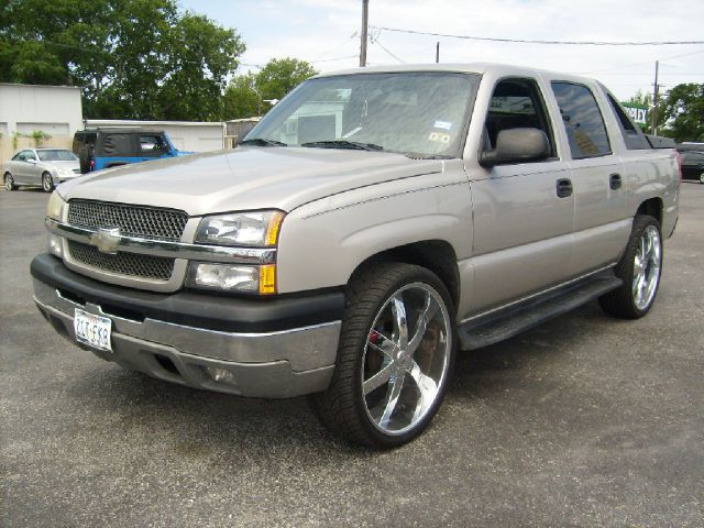 2004 Chevrolet Avalanche C350 4dr Sdn 3.5L Sport RWD Sedan