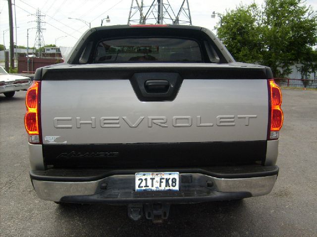 2004 Chevrolet Avalanche C350 4dr Sdn 3.5L Sport RWD Sedan