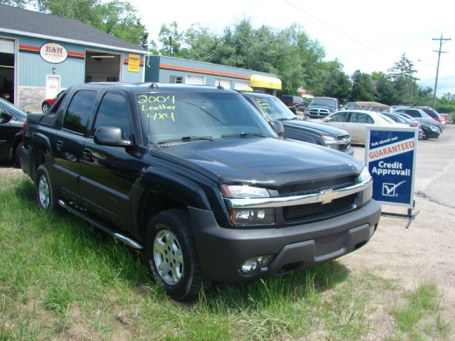 2004 Chevrolet Avalanche C350 4dr Sdn 3.5L Sport RWD Sedan