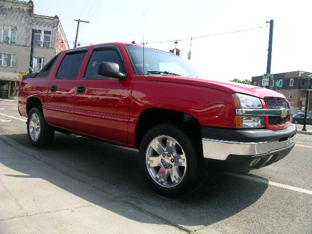 2004 Chevrolet Avalanche SLE - Sunroof DVD 3rd Seat