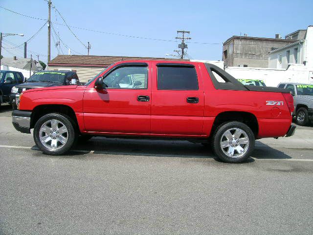 2004 Chevrolet Avalanche SLE - Sunroof DVD 3rd Seat