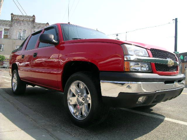 2004 Chevrolet Avalanche SLE - Sunroof DVD 3rd Seat