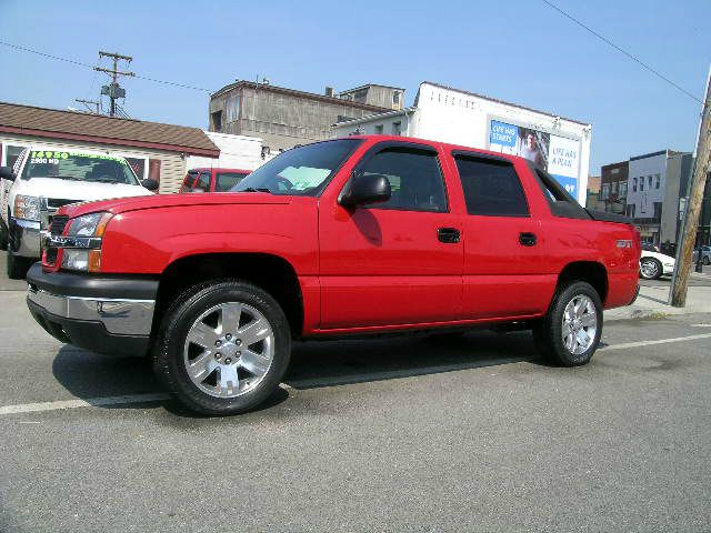 2004 Chevrolet Avalanche SLE - Sunroof DVD 3rd Seat