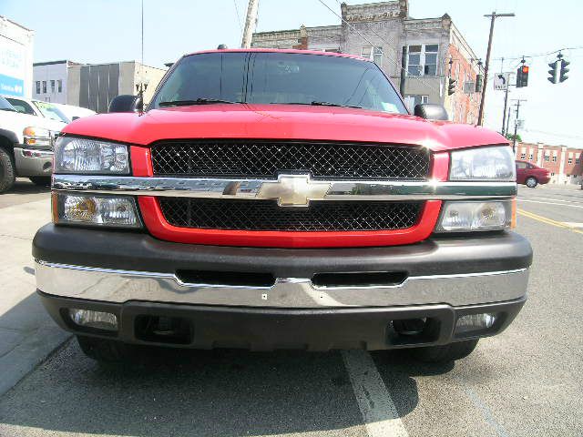 2004 Chevrolet Avalanche SLE - Sunroof DVD 3rd Seat