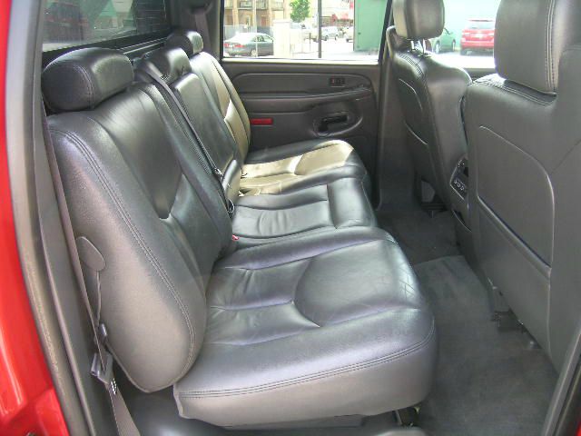 2004 Chevrolet Avalanche SLE - Sunroof DVD 3rd Seat