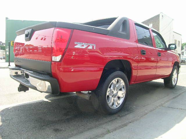 2004 Chevrolet Avalanche SLE - Sunroof DVD 3rd Seat