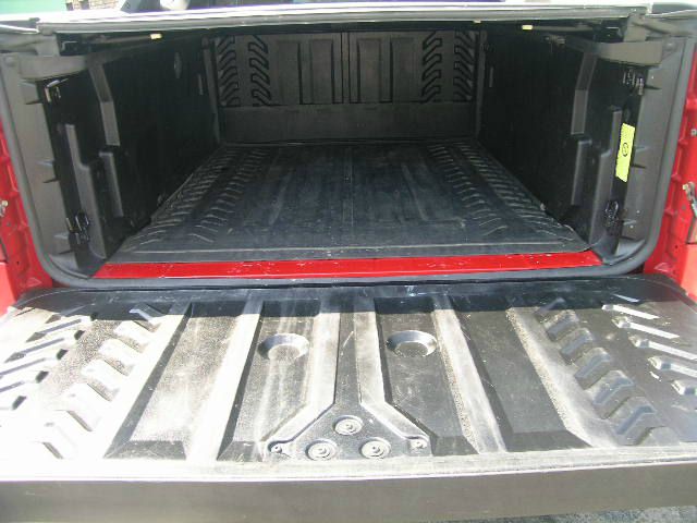 2004 Chevrolet Avalanche SLE - Sunroof DVD 3rd Seat