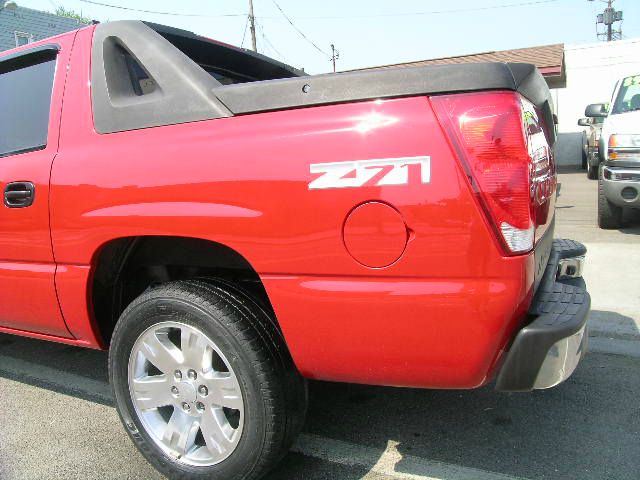 2004 Chevrolet Avalanche SLE - Sunroof DVD 3rd Seat