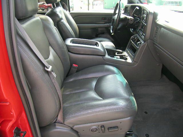 2004 Chevrolet Avalanche SLE - Sunroof DVD 3rd Seat