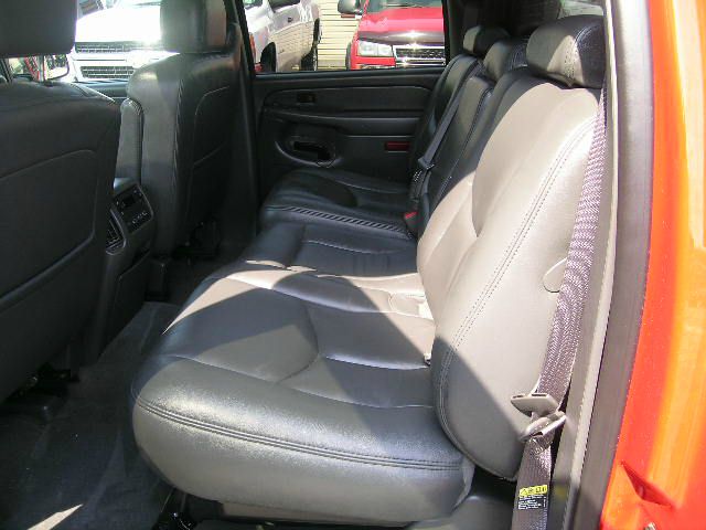 2004 Chevrolet Avalanche SLE - Sunroof DVD 3rd Seat