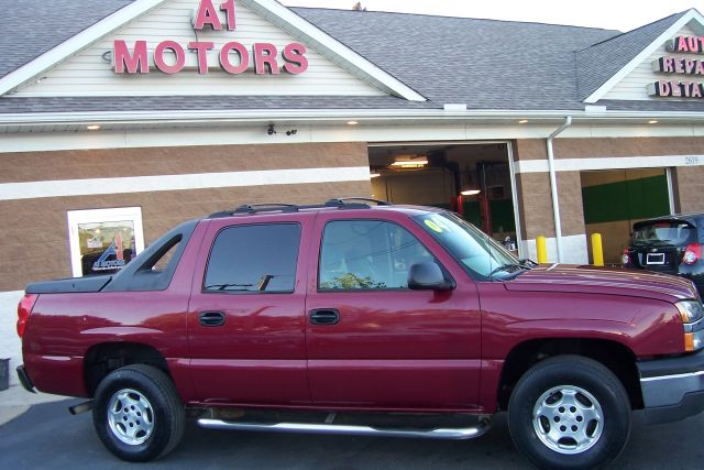 2004 Chevrolet Avalanche C350 4dr Sdn 3.5L Sport RWD Sedan