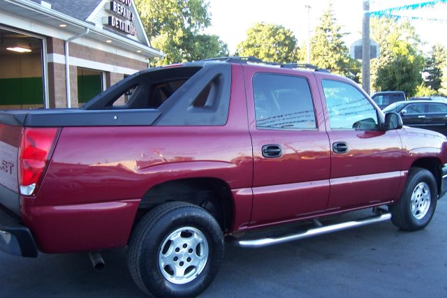 2004 Chevrolet Avalanche C350 4dr Sdn 3.5L Sport RWD Sedan