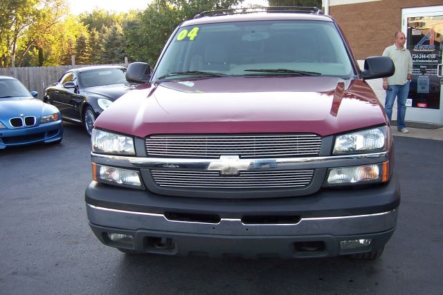 2004 Chevrolet Avalanche C350 4dr Sdn 3.5L Sport RWD Sedan