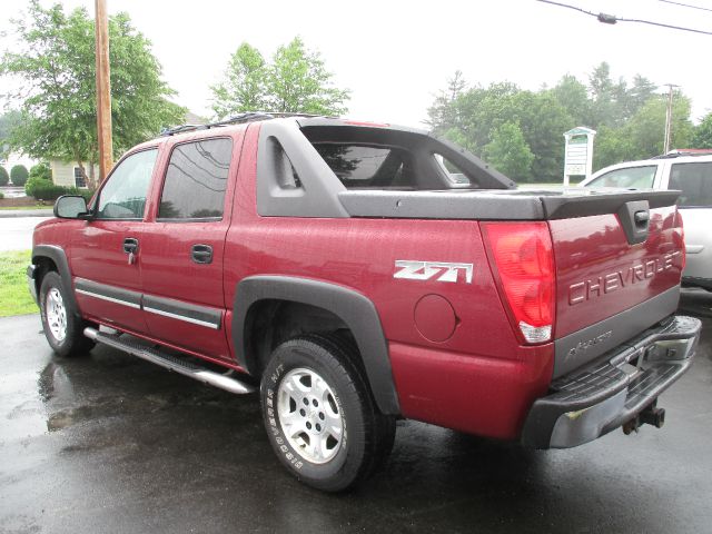 2004 Chevrolet Avalanche C350 4dr Sdn 3.5L Sport RWD Sedan