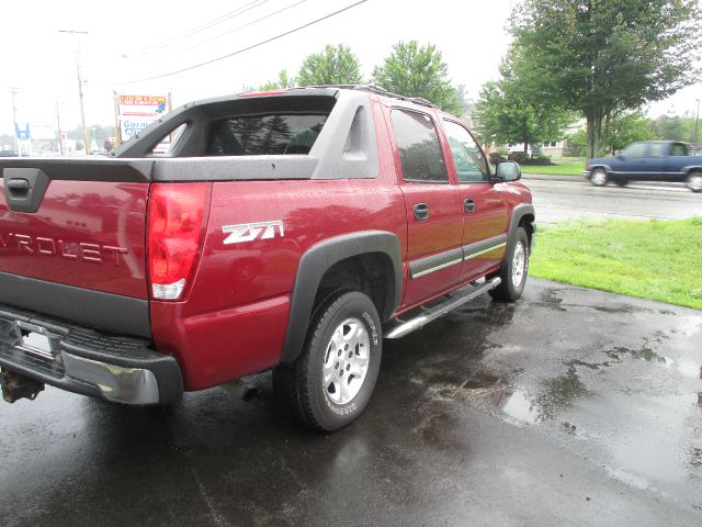 2004 Chevrolet Avalanche C350 4dr Sdn 3.5L Sport RWD Sedan