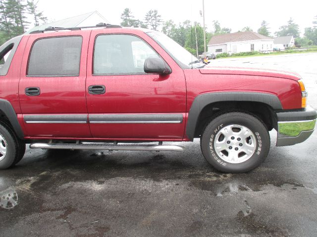 2004 Chevrolet Avalanche C350 4dr Sdn 3.5L Sport RWD Sedan