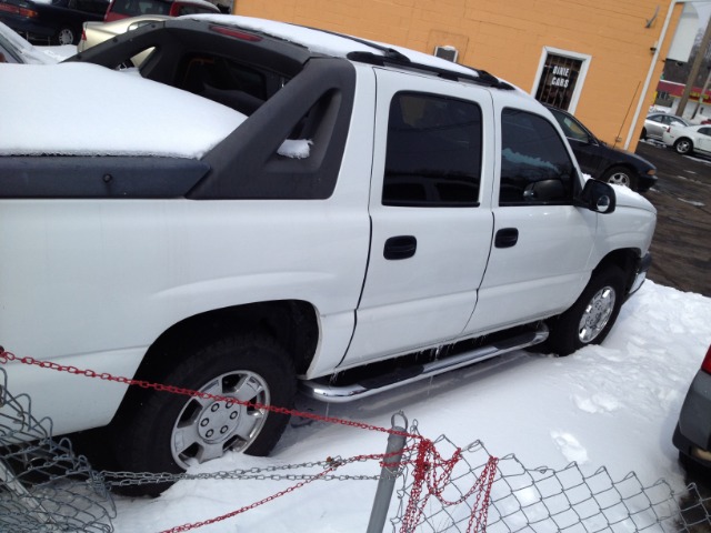 2004 Chevrolet Avalanche C350 4dr Sdn 3.5L Sport RWD Sedan