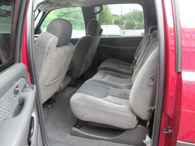 2004 Chevrolet Avalanche C350 4dr Sdn 3.5L Sport RWD Sedan