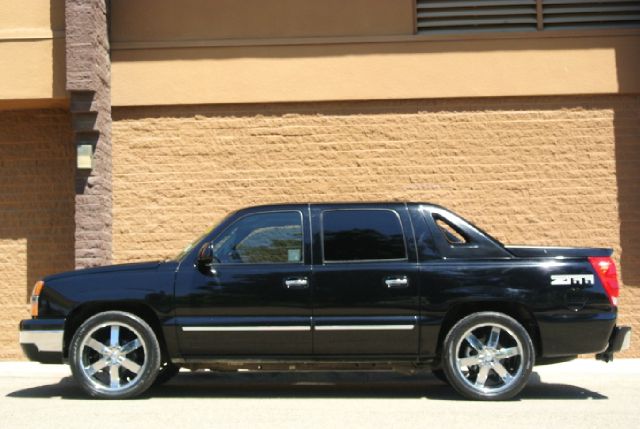 2004 Chevrolet Avalanche Base Van