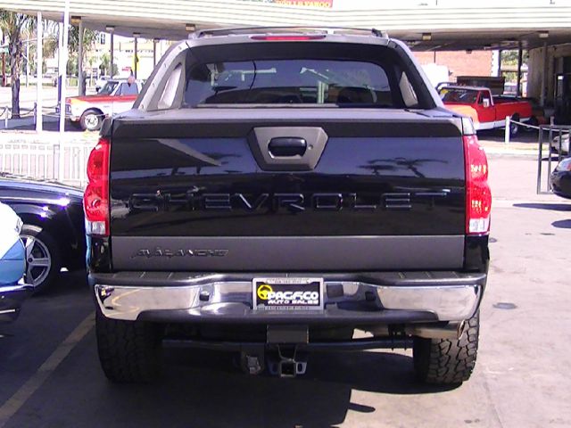 2004 Chevrolet Avalanche C350 4dr Sdn 3.5L Sport RWD Sedan