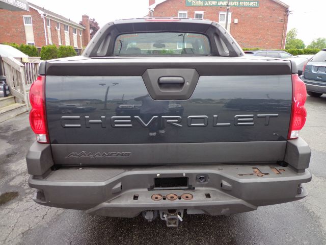 2004 Chevrolet Avalanche Unknown