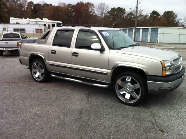 2004 Chevrolet Avalanche C350 4dr Sdn 3.5L Sport RWD Sedan