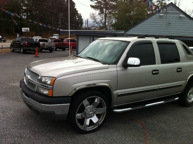 2004 Chevrolet Avalanche C350 4dr Sdn 3.5L Sport RWD Sedan