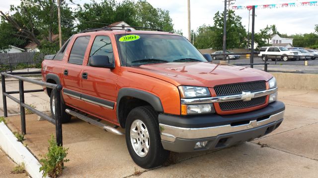 2004 Chevrolet Avalanche C350 4dr Sdn 3.5L Sport RWD Sedan