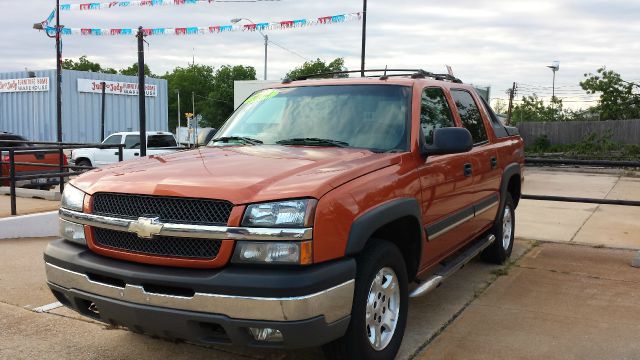 2004 Chevrolet Avalanche C350 4dr Sdn 3.5L Sport RWD Sedan